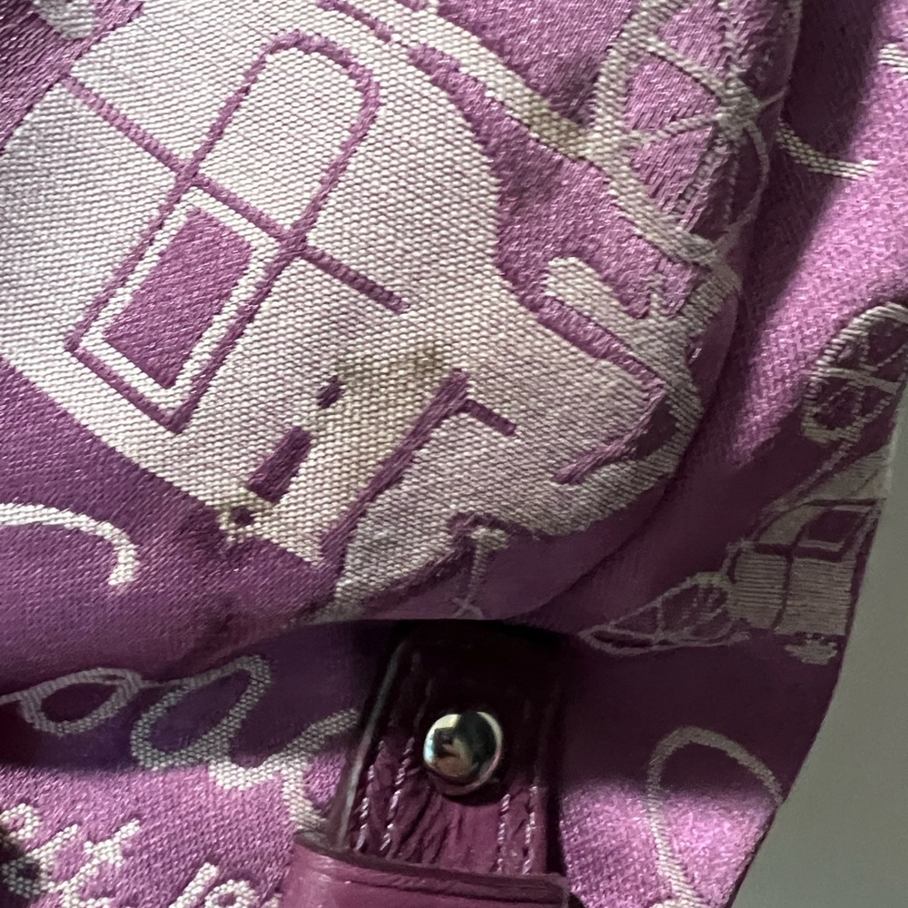 COACH Stage Coach Handbag, Beautiful condition, Purple inside, lots of pockets - Picture 13 of 14